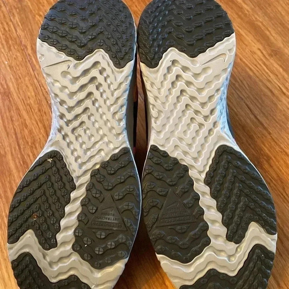 Nike odyssey React shoes - bright colors - women’s size 7- like new condition - Picture 6 of 8